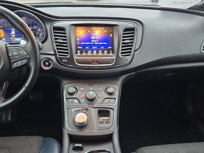 2016 Chrysler 200 4dr Sdn S FWD