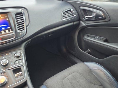 2016 Chrysler 200 4dr Sdn S FWD