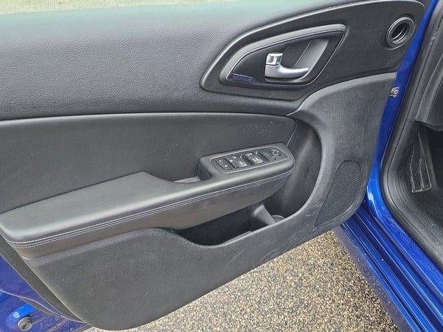 2016 Chrysler 200 4dr Sdn S FWD