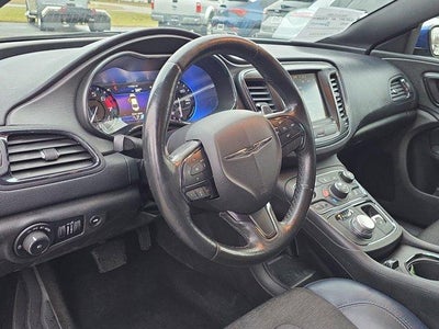 2016 Chrysler 200 4dr Sdn S FWD