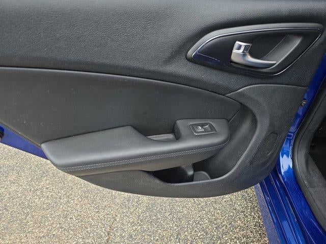 2016 Chrysler 200 4dr Sdn S FWD