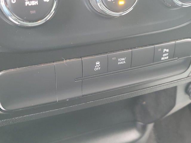 2022 RAM 1500 Classic Express 4x4 Quad Cab 6'4" Box