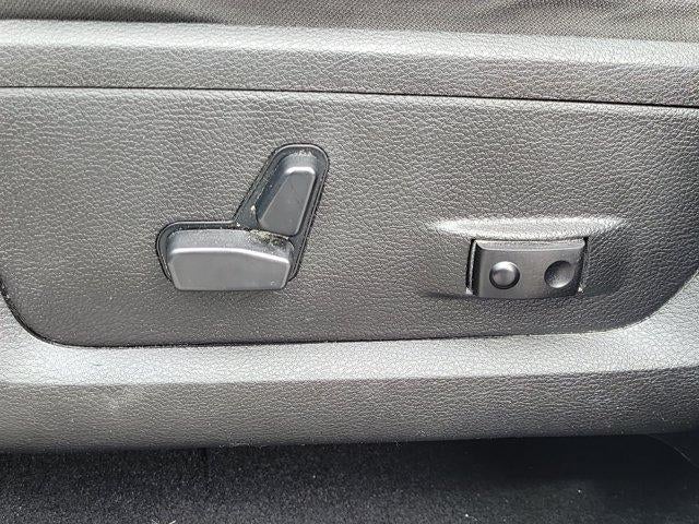 2023 RAM 1500 Classic SLT 4x4 Crew Cab 5'7" Box