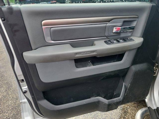 2016 RAM 1500 4WD Crew Cab 5.7 Ft Box Big Horn