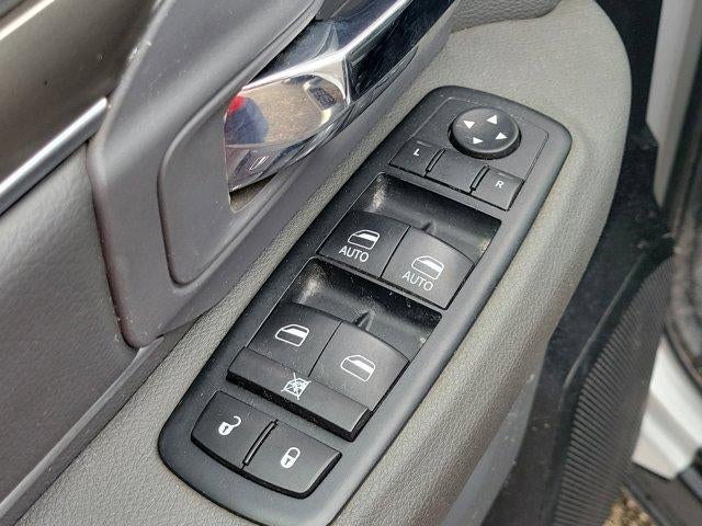 2016 RAM 1500 4WD Crew Cab 5.7 Ft Box Big Horn