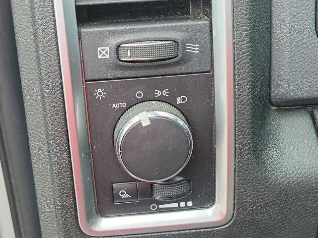 2016 RAM 1500 4WD Crew Cab 5.7 Ft Box Big Horn