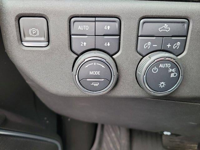 2022 Chevrolet Silverado 1500 Double Cab Standard Box 4-Wheel Drive LT 1LT