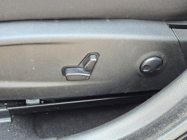 2023 Chrysler 300 Touring RWD