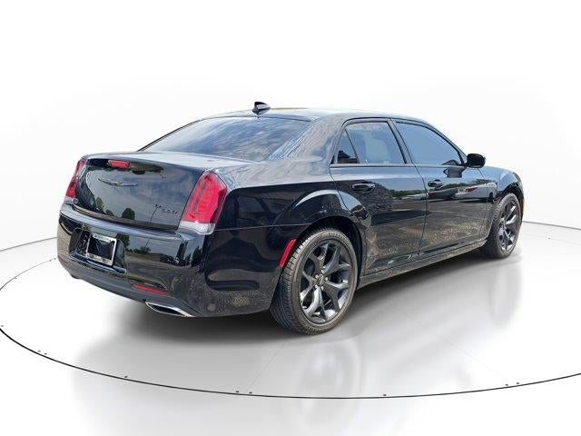 2023 Chrysler 300 Touring RWD