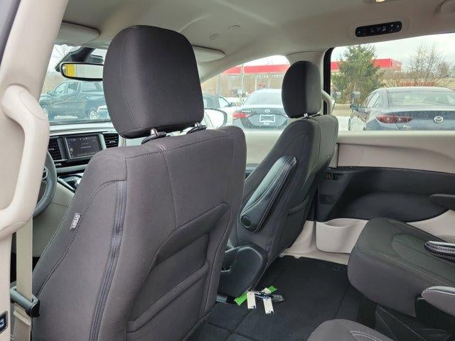 2023 Chrysler Voyager LX FWD