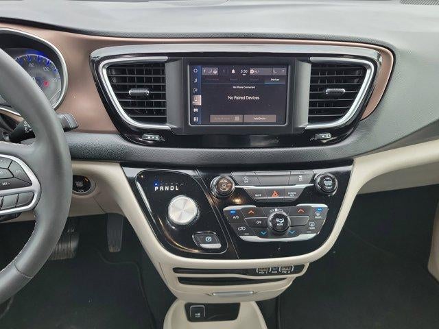 2023 Chrysler Voyager LX FWD