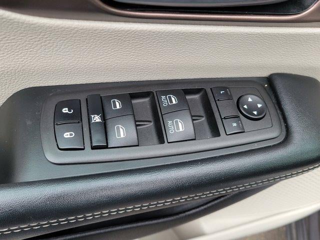 2023 Chrysler Voyager LX FWD