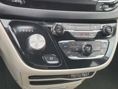 2023 Chrysler Voyager LX FWD