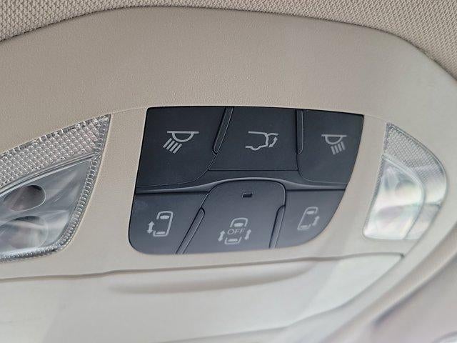 2023 Chrysler Voyager LX FWD