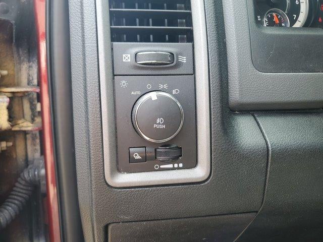 2018 RAM 1500 Express 4x4 Crew Cab 5'7" Box