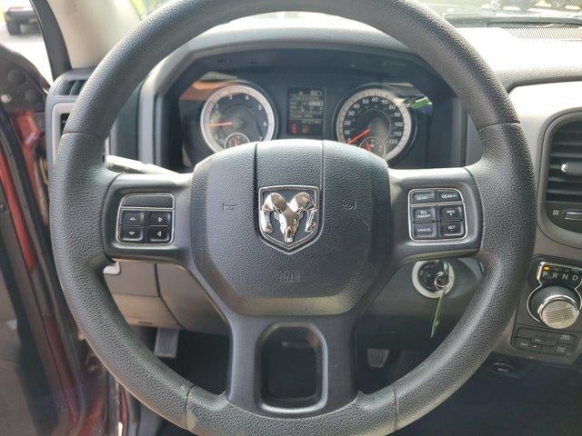 2018 RAM 1500 Express 4x4 Crew Cab 5'7" Box