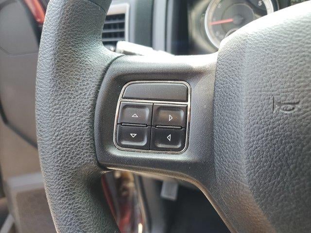 2018 RAM 1500 Express 4x4 Crew Cab 5'7" Box