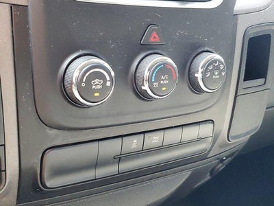2018 RAM 1500 Express 4x4 Crew Cab 5'7" Box