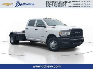 2022 RAM 3500 Chassis Cab SLT 4WD Crew Cab 60" CA 172.4" WB