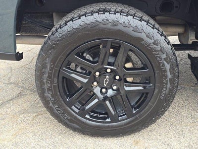 2025 Chevrolet Silverado 1500 Crew Cab Short Box 4-Wheel Drive Custom Trail Boss