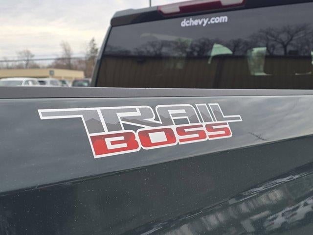 2025 Chevrolet Silverado 1500 Crew Cab Short Box 4-Wheel Drive Custom Trail Boss