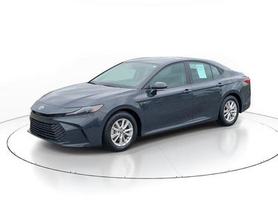 2025 Toyota Camry LE (SE)