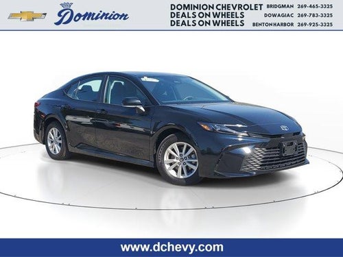 2025 Toyota Camry LE (SE)