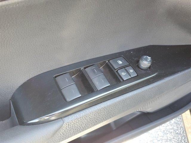 2025 Toyota Camry LE (SE)