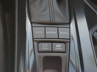 2025 Toyota Camry LE (SE)