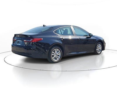 2025 Toyota Camry LE (SE)