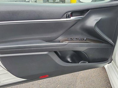 2024 Toyota Camry SE Auto (SE)