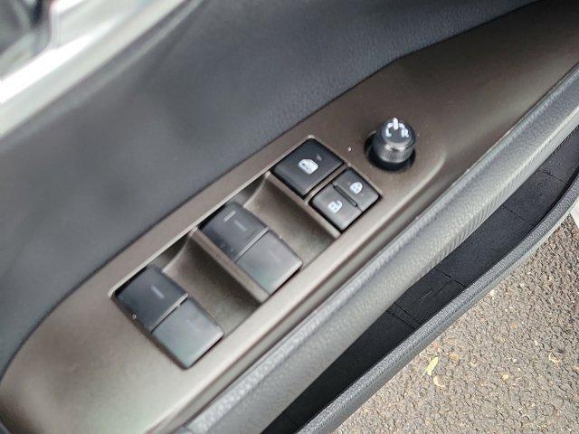 2024 Toyota Camry SE Auto (SE)