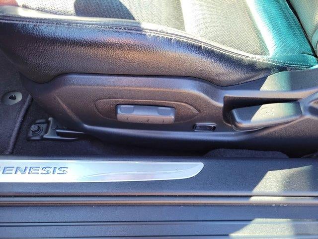 2013 Hyundai Genesis Coupe 2dr V6 3.8L Man R-Spec